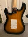 squier-strat-roland-cube-cosm-amp-small-5
