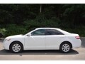 2009-toyota-camry-le-small-1