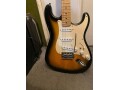 squier-strat-roland-cube-cosm-amp-small-8