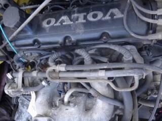 volvo-engine-with-transmission