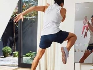 the-mirror-nearly-invisible-gym-at-home