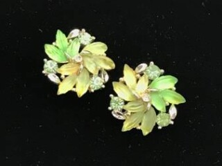 vintage-lisner-green-rhinestone-jewelry-set