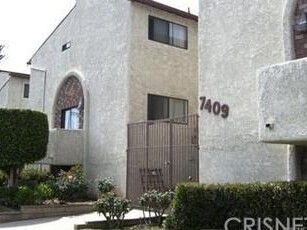 townhouse-for-rent-fully-remodeled-pool-garage-laundry-room