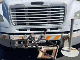 2007-freightliner-serviceutility-work-truck-john-deere-cng