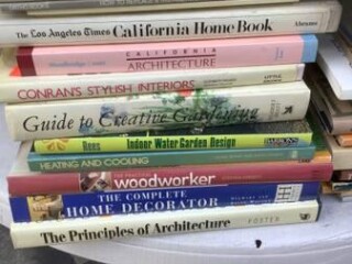 42-architecturedecorating-books-stack-of-dwell-magazines