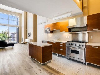 hollywood-celebrity-penthouse-for-sale