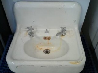 cast-iron-bathroom-sink