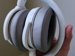 white-sennheiser-hd-450bt-bluetooth-headphones
