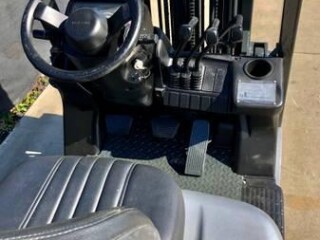 2006-nissan-forklift-3000lb-cap