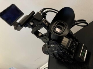 canon-photovideo-kit-with-lenses-and-microphones