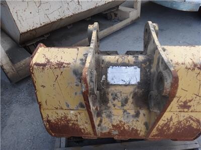 3-caterpillar-backhoe-bucket-big-2