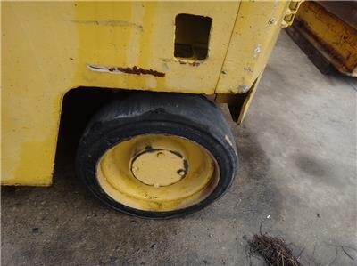 caterpillar-t80d-8000-lbs-forklift-big-5