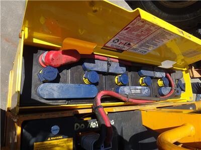 clark-hwp60e-pallet-jack-forklift-6000-lbs-cap-big-7