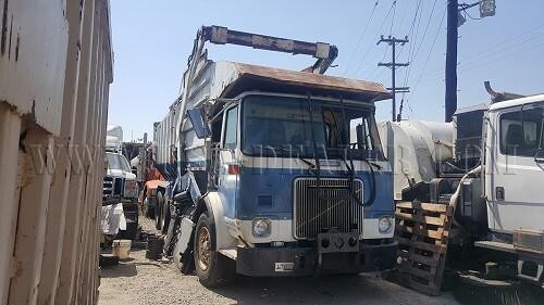 1993-volvo-wcl-front-trash-truck-big-9