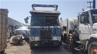 1993-volvo-wcl-front-trash-truck-big-6