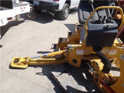 bradco-backhoe-model-485-big-3