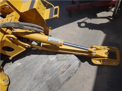 bradco-backhoe-model-485-big-2