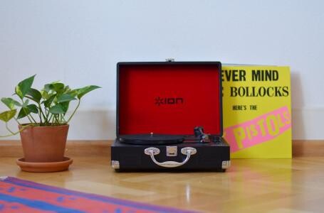 portable-suitcase-turntable-big-3