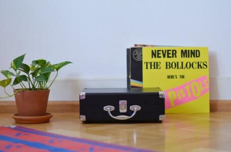 portable-suitcase-turntable-big-2