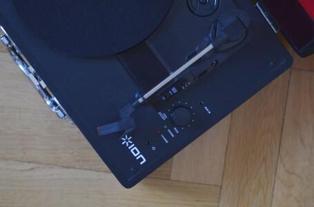 portable-suitcase-turntable-big-1