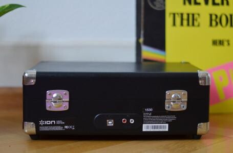 portable-suitcase-turntable-big-0