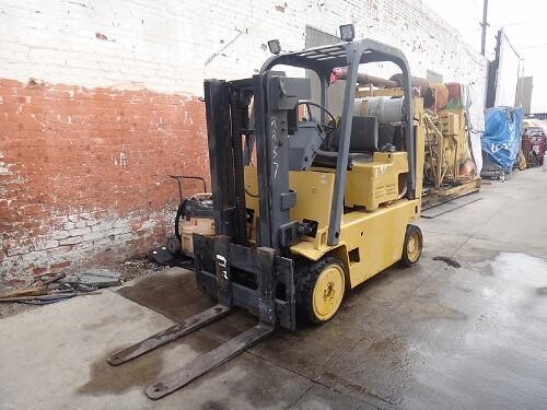 caterpillar-t80d-8000-lbs-forklift-big-9