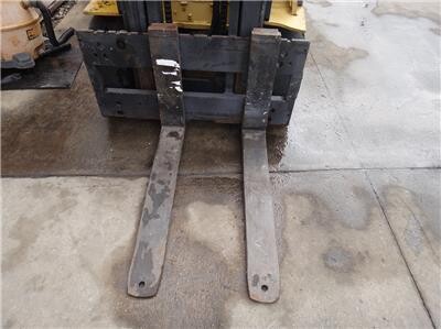caterpillar-t80d-8000-lbs-forklift-big-5