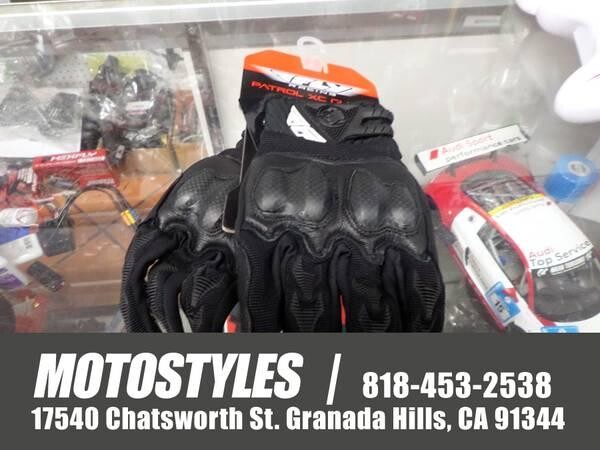 motorcycle-gloves-big-1