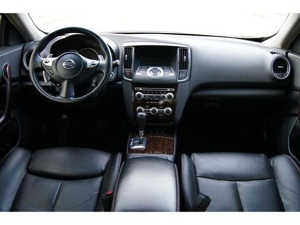2009-nissan-maxima-sv-big-0