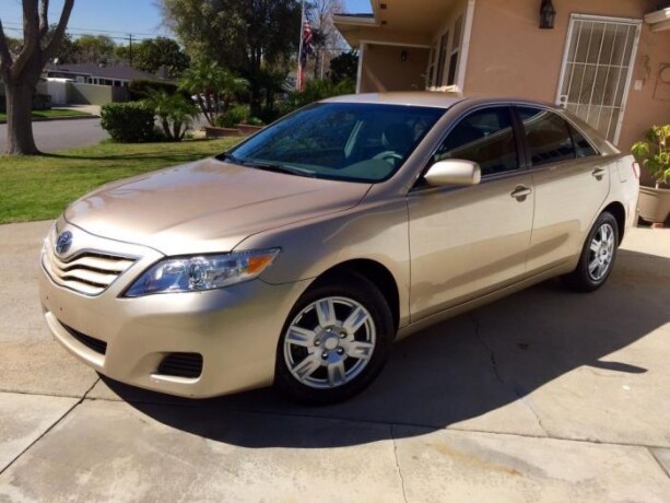 2011-toyota-camry-leonly-17500-miles-like-brand-new-car-big-0