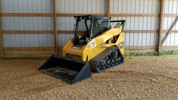 2004-caterpillar-257b-wheeled-skid-steer-loader-big-2