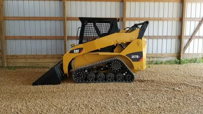 2004-caterpillar-257b-wheeled-skid-steer-loader-big-1