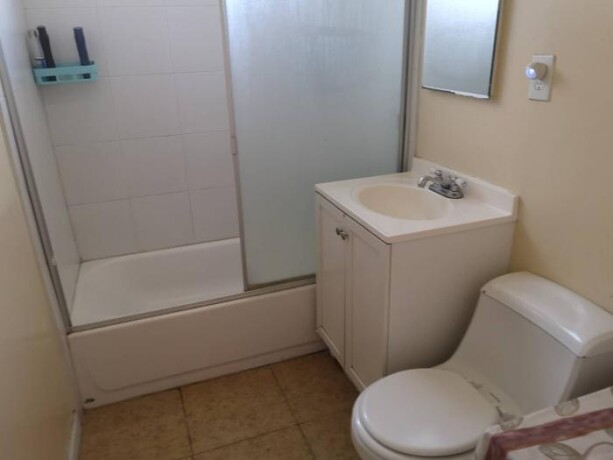 2-rooms-for-rent-in-pomona-big-4