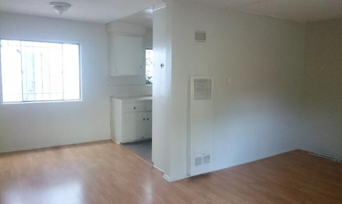 1490-1-bed-quiet-hollywood-hillside-location-big-3
