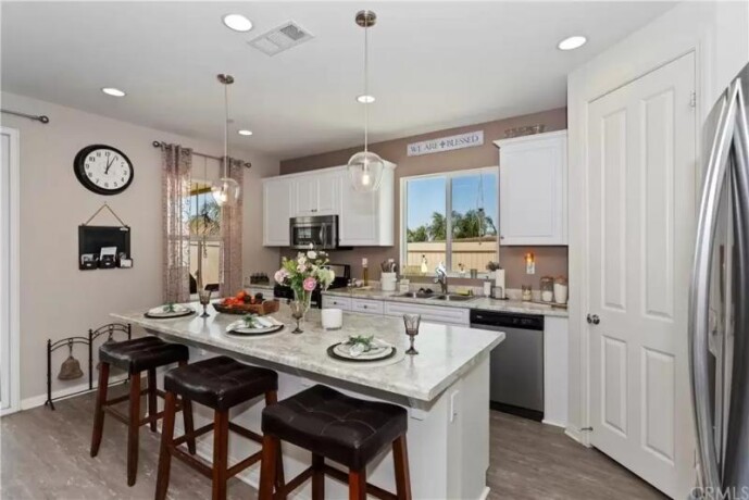 lovely-and-amazing-3bed-and-2bath-house-in-riverside-big-5