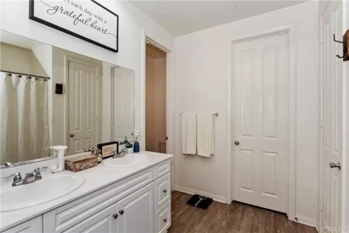 lovely-and-amazing-3bed-and-2bath-house-in-riverside-big-3