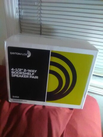 stereo-speakers-brand-new-big-0