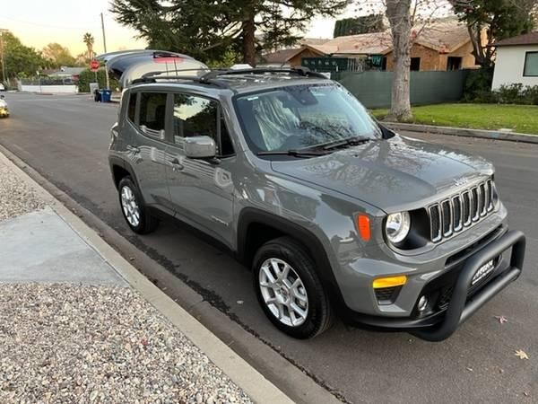2021-jeep-renegade-latitude-big-2