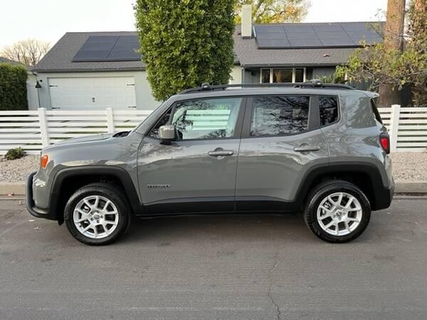 2021-jeep-renegade-latitude-big-1