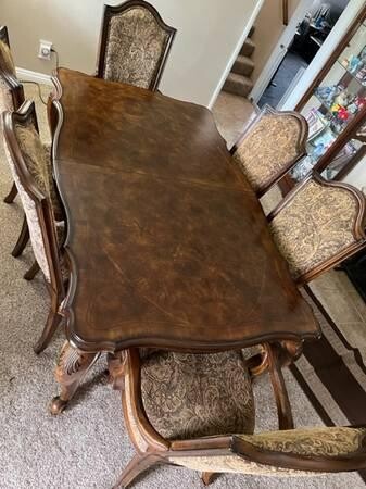 dining-room-table-and-chairs-big-6