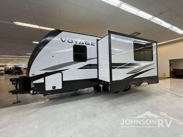 2022-winnebago-industries-towables-voyage-2427rb-travel-trailer-big-3