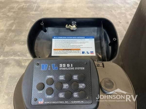 2022-winnebago-industries-towables-voyage-2427rb-travel-trailer-big-1