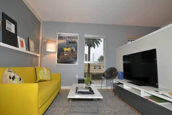 1br-382ft2-modern-1-bedroom-available-big-2