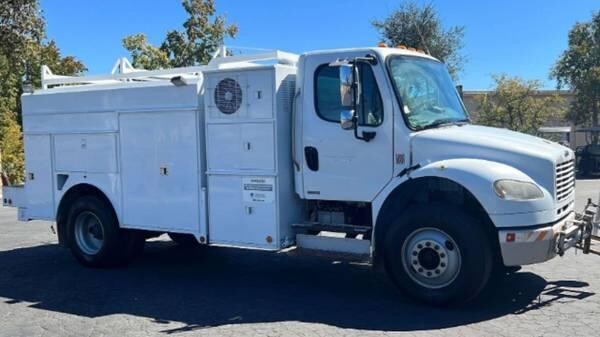 2007-freightliner-serviceutility-work-truck-john-deere-cng-big-13