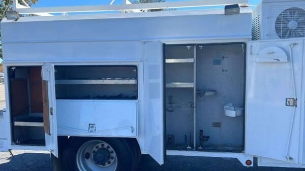 2007-freightliner-serviceutility-work-truck-john-deere-cng-big-11