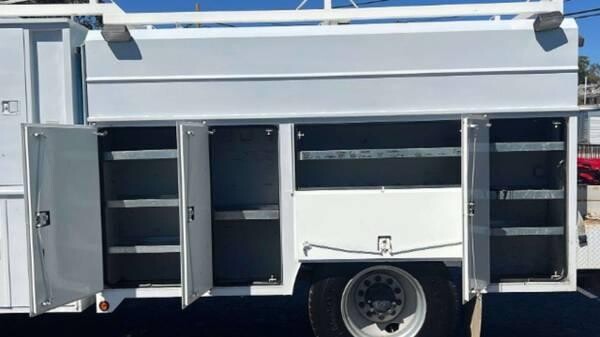 2007-freightliner-serviceutility-work-truck-john-deere-cng-big-2