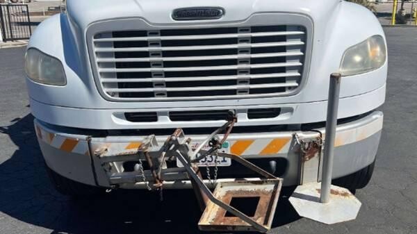 2007-freightliner-serviceutility-work-truck-john-deere-cng-big-0