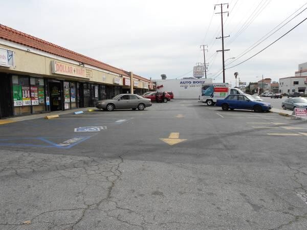 rent-a-house-shopping-center-apt-4-movie-for-commercial-or-show-big-2