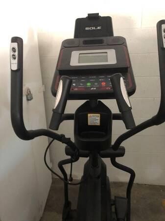sole-elliptical-exercise-machine-big-8