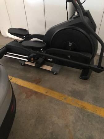 sole-elliptical-exercise-machine-big-7